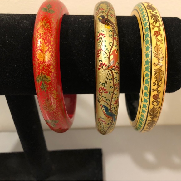 Floral Patterned Bangle Bracelet Set - Picture 3 of 5